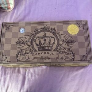 chess set with magnetic pieces and board